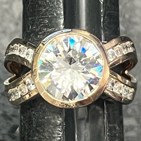 Suzanne Somers Gold and Silver Ring with Clear Gemstone - Picture 1 of 3